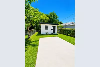 802 NW 3rd Ter, Hallandale Beach, FL 33009 - Photo 27