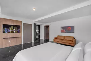 20 NE 11th St, Miami, FL 33132 - Photo 13