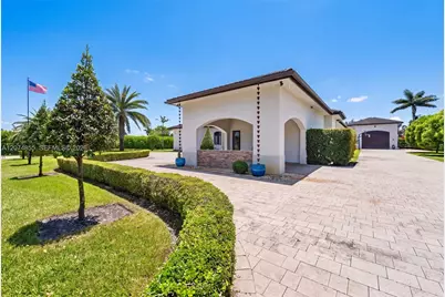 10352 NW 131st St, Hialeah Gardens, FL 33018 - Photo 3