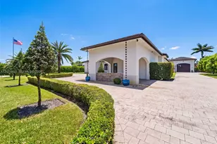 10352 NW 131st St, Hialeah Gardens, FL 33018 - Photo 3