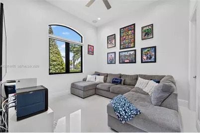 10352 NW 131st St, Hialeah Gardens, FL 33018 - Photo 25