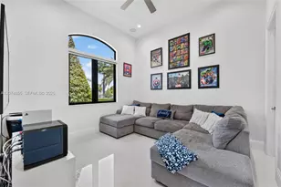 10352 NW 131st St, Hialeah Gardens, FL 33018 - Photo 25