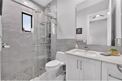 10352 NW 131st St, Hialeah Gardens, FL 33018 - Photo 21