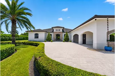 10352 NW 131st St, Hialeah Gardens, FL 33018 - Photo 1