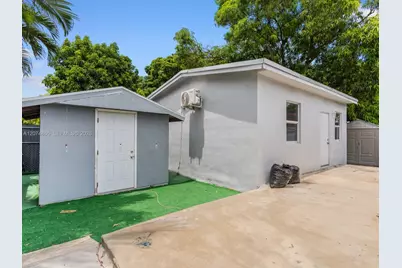740 NW 32nd Ct, Miami, FL 33125 - Photo 5