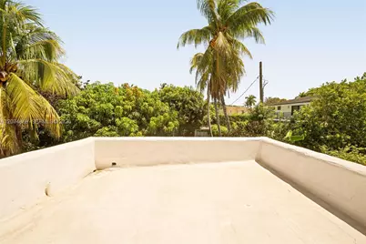 524 W 47th St, Miami Beach, FL 33140 - Photo 19
