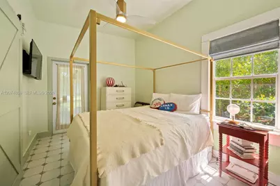 524 W 47th St, Miami Beach, FL 33140 - Photo 11