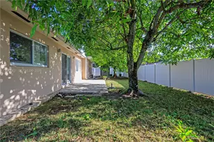 225 SW 102nd Pl, Sweetwater, FL 33174 - Photo 9