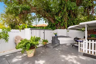 1864 NW 27th St, Miami, FL 33142 - Photo 9