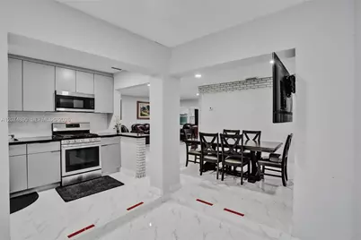903 W 77th St, Hialeah, FL 33014 - Photo 9