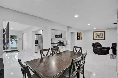 903 W 77th St, Hialeah, FL 33014 - Photo 7