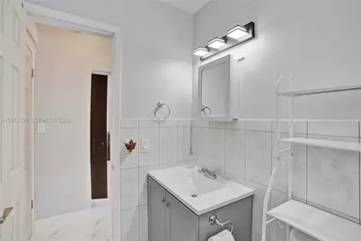 903 W 77th St, Hialeah, FL 33014 - Photo 13