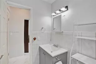 903 W 77th St, Hialeah, FL 33014 - Photo 13