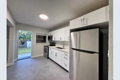 3040 NW 7th St, Pompano Beach, FL 33069 - Photo 5