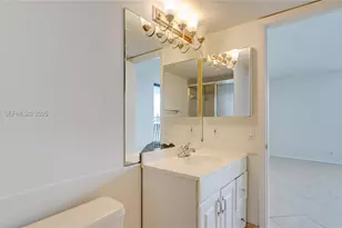 114 Lake Emerald Dr, Oakland Park, FL 33309 - Photo 13