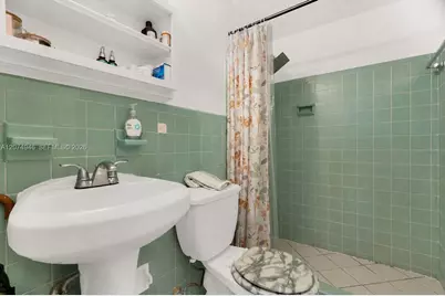 7840 Harding Ave #1, Miami Beach, FL 33141 - Photo 23