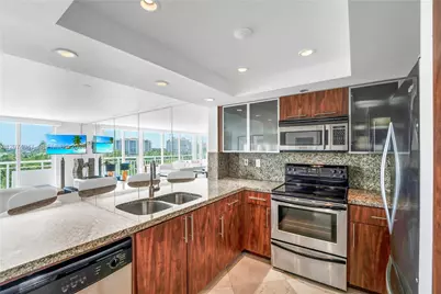 400 S Pointe Dr #505, Miami Beach, FL 33139 - Photo 15