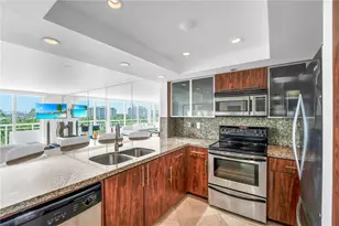 400 South Pointe Dr, Miami Beach, FL 33139 - Photo 15