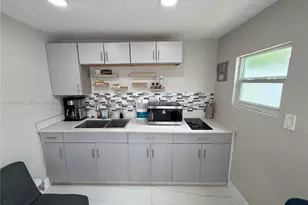 6830 SW 8th St, Pembroke Pines, FL 33023 - Photo 3