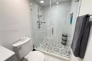 6830 SW 8th St, Pembroke Pines, FL 33023 - Photo 11