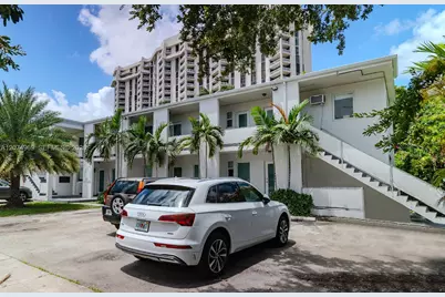 1385 NE 105th St, Miami Shores, FL 33138 - Photo 9