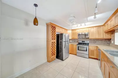 5223 Gate Lake Rd #5223, Tamarac, FL 33319 - Photo 11