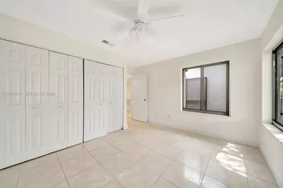 5223 Gate Lake Rd #5223, Tamarac, FL 33319 - Photo 5