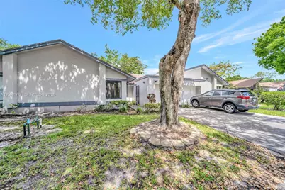 5223 Gate Lake Rd #5223, Tamarac, FL 33319 - Photo 1