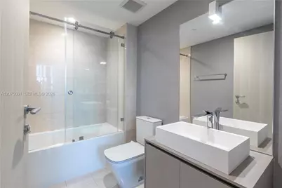 1000 Brickell Plz #3201, Miami, FL 33131 - Photo 35