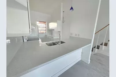 6746 NW 188th Ter, Hialeah, FL 33015 - Photo 5