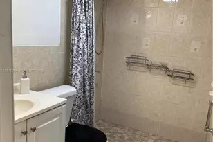 861 NE 1st Pl, Hialeah, FL 33010 - Photo 5