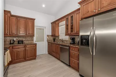 216 SE 9th St, Dania Beach, FL 33004 - Photo 23