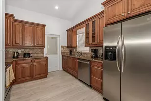 216 SE 9th St, Dania Beach, FL 33004 - Photo 23