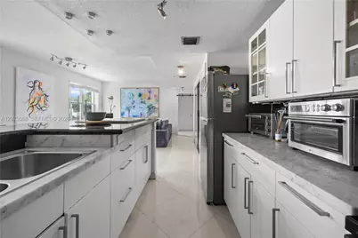 802 Euclid Ave #305, Miami Beach, FL 33139 - Photo 9