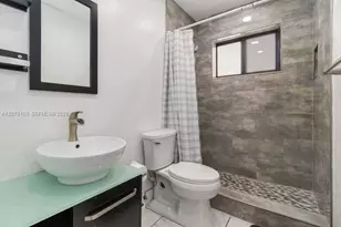 913 SW 49th Ave, Plantation, FL 33317 - Photo 15