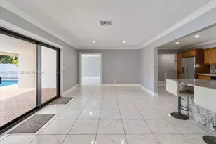 913 SW 49th Ave, Plantation, FL 33317 - Photo 9