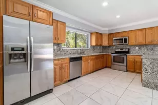 913 SW 49th Ave, Plantation, FL 33317 - Photo 13