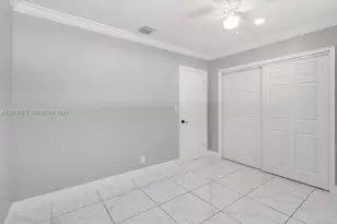 913 SW 49th Ave, Plantation, FL 33317 - Photo 17