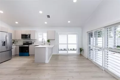 46 Gables Blvd, Weston, FL 33326 - Photo 3