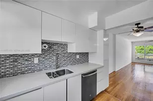 800 W 42 St, Miami Beach, FL 33140 - Photo 9