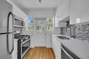 800 W 42 St, Miami Beach, FL 33140 - Photo 5