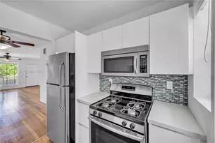 800 W 42 St, Miami Beach, FL 33140 - Photo 7