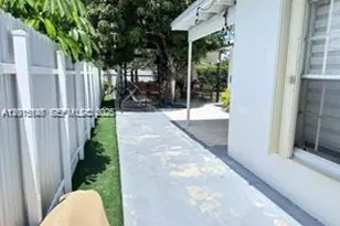 6174 W 14th Ct, Hialeah, FL 33012 - Photo 7