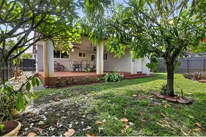 4585 E 9th Ln, Hialeah, FL 33013 - Photo 23