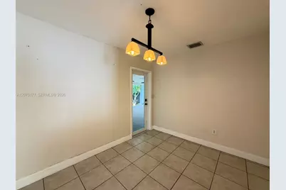4585 E 9th Ln, Hialeah, FL 33013 - Photo 5