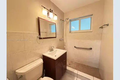 4585 E 9th Ln, Hialeah, FL 33013 - Photo 17