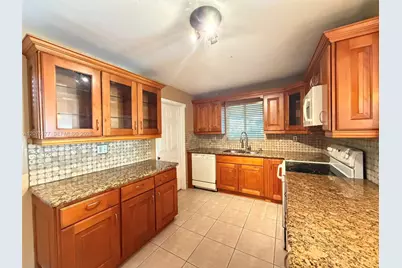 4585 E 9th Ln, Hialeah, FL 33013 - Photo 9