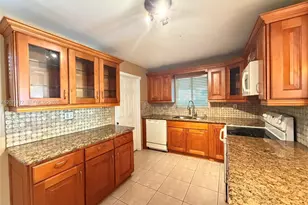 4585 E 9th Ln, Hialeah, FL 33013 - Photo 9