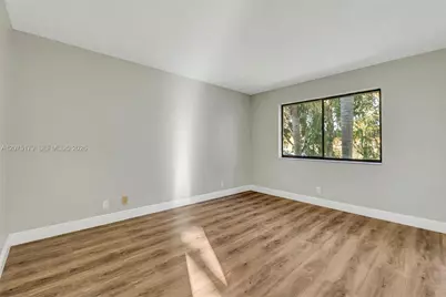 402 Lakeview Dr #201, Weston, FL 33326 - Photo 21