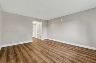 402 Lakeview Dr, Weston, FL 33326 - Photo 15